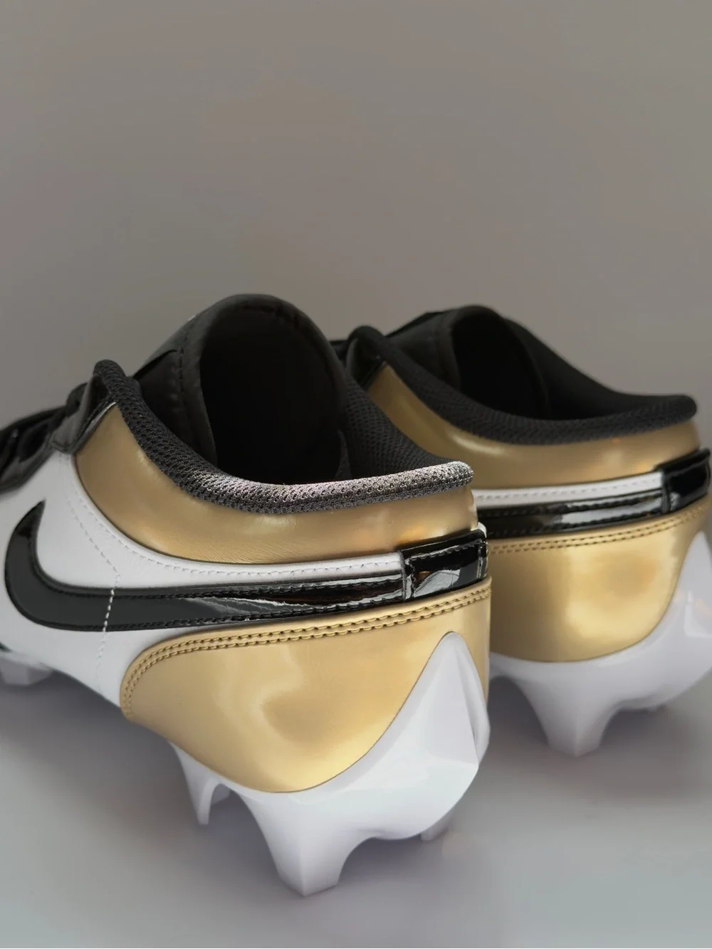 Nike Air Jordan 1 Low TD Gold Black Men’s Football Cleats Size 10